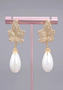 Guaiguai smycken White Sea Shell Pearl Gold Color Plated CZ Micro Pave Drop Earrings For Women Real Gems Stone Lady Fashion Jewell9386505