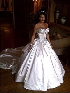 Abiti da sposa Avorio Bling Pnina Tornai 2024 Abiti da ballo con scollo a cuore Abiti da sposa con strascico lungo in cristallo scintillante senza schienale Cattedrale economici