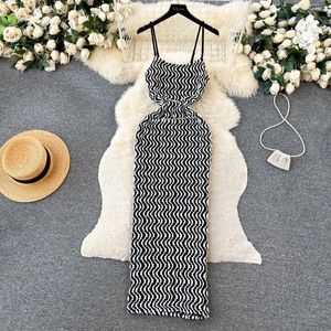 캐주얼 드레스 foamlina 여자 패션 여름 슬링 드레스 섹시한 흰색 검은 줄무늬 패턴 소매 뒷면이없는 슬림 중공 바디콘 해변