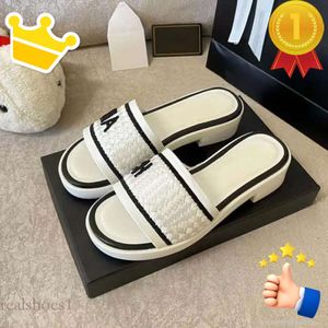 Slippper Slides S for Women Fashion Classic Black Sandals Heatshoes Platforma Bottoms Bottle Beach Lekkie Kapcia Resorts Platform Lides Andals Lippers