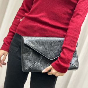 2024 Designer Herren Damen Große Umschlagtasche Hochwertige Lammfell-Clutch-Tasche Klappenfutter Leder Magnetische Druckknopfverschluss-Handtasche