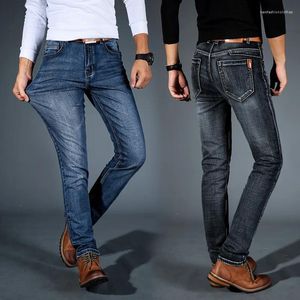 Jeans da uomo 2024 Primavera Autunno Skinny Uomo Stretto Paio di Pantaloni Jean maschili Pantaloni in denim lavato 73% cotone Taglie forti 40 38