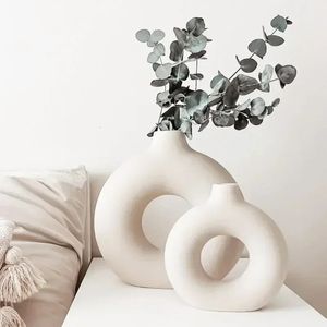 Nordic Vase Circular Hollow Ceramic Flower for Home Living Room Decoration Accessories Interior Office Desktop Decor Gift 240131