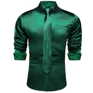 Grön rutig skarvning Kontrasterande färger Långärmad skjortor för män Designer Stretch Satin Tuxedo Shirt Men kläder Bluses 240202