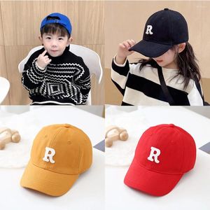 ボールキャップレターRボーイズガールズ子供キャップ韓国人学生インシン野球屋外旅行クラスカル帽子2〜8歳の卸売