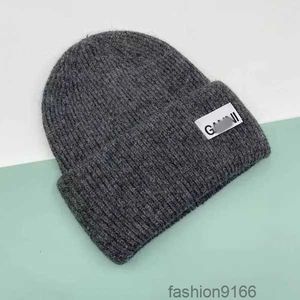 Nuovo cappello senza tesa dal design minimalista cappello lavorato a maglia in pelo di coniglio cappello invernale in lana con protezione per le orecchie 40SP4