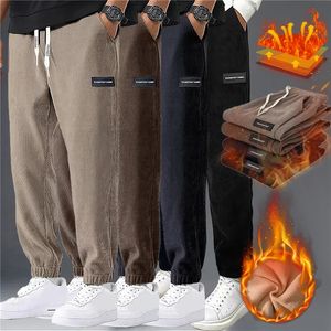 Kış kadife yüksek kaliteli moda erkekler jogger sıcak polar pantolon erkekler harem kalın rahat termal eşofman erkek pantolon 240126