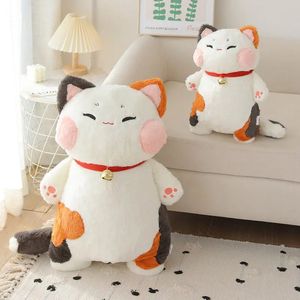 Kawaii sorte gato com sino colar de pelúcia boneca brinquedos três cores gato travesseiro presentes de alta qualidade para meninos meninas amigos decorar 240123