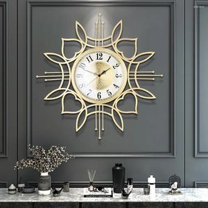 Orologi da parete Orologio in stile europeo Soggiorno Pieno di rame Luce Decorazione di lusso Appeso muto Grande creativo