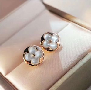 2024 Luxury Mother of Pearl Clover Designer Studörhängen för kvinnor Girls 18K Gold Elegant Charm Love Ear Rings Earings Earring smycken Brand Box Packing