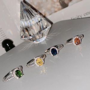 Designer retro liten och utsökt imitation Tourmaline ring kvinnors pläterade 18k mångsidiga enkla och fashionabla små sockerblockring