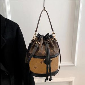 Hota Sales Newe Luxuryi Designiera Women Latter Leather Leather Old Flower Bucket Bag Bashreshing Handbags Cross Body Pres