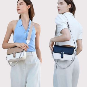 2024 Neue Internet-Berühmtheit Gleicher Stil Breitband-Crossbody-Damen-Unterarm-Einzelschulter-Flip-farbige kleine quadratische Tasche 75 % Direktverkauf ab Werk