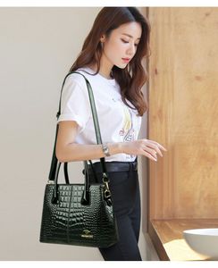 2024 Patent leder Frauen grün Schulter tasche Croosbody Taschen Luxus Marke Designer Handtaschen Geldbörsen Weibliche Messenger Tasche Freizeit Tote tasche