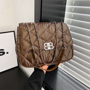 New Lingge Chain Women's Double B Letter Single Shoulder Crossbody Bag Fashionable Versatile, Small and Unique 75% factory direct sales
