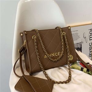 Large Capacity for 2023 New Fashionable Diamond Grid Chain Shoulder Bag, High-end and Versatile Women's Bag 75% factory direct sales