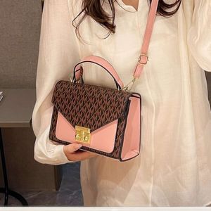 أزياء جديدة محمولة صغيرة مربعة مربعة واحدة الكتف الكتف Crossbody حقيبة 2024 الجملة خصم 30 ٪