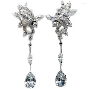 Studörhängen högupplösta importerade koldiamanter 925 Pure Silver Ear Studs 2024 Fashionabla avancerade bröllop smycken grossist