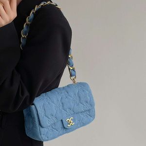 Kiraz Blossom Pembe Kadınlar Sonbahar ve Kış Yeni Küçük Kokulu Stil Kovboy Crossbody Under Emfed Bag 2024 Toptan% 30 indirim