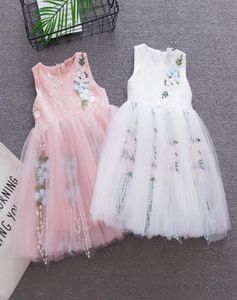 Baby Girls Summer Dress Toddler Fashion Lace broderi ärmlösa bröllopsklänningar för flickor nyfödda baby girks party prinsessan clo7954281