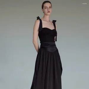 Arbetsklänningar Tank topp lång kjol uppsättning för kvinnor på sommaren svart avancerad designkänsla nischsusder kryddig tjej temperament hej