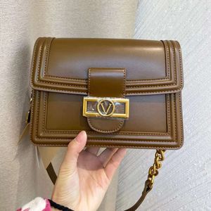 Neue Herbst- und Winter-Modetaschen für Damen, Nische, Diagonal-Cross-Taschen, High-End, große Damen-One-Shoulder-Square-Tasche mit großer Kapazität. 75 % Direktverkauf ab Werk