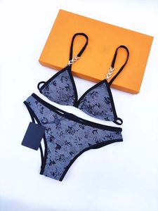 2024 Original Bikini Marke Design neue Damen Badeanzug hochwertige Mode Europa und die Vereinigten Staaten Hot Print V sexy Strand