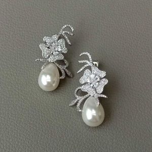 Örhängen Teardrop White Sea Shell Pearl Cubic Zirconia Micro Pave Pave Flower Stud Earrings For Women Girls High Quality 230831