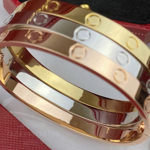 Bangle storlek 16 -20 cm T0p Material för kvinnans designer man armband guld pläterat 18k skruvutskjutning är förenlig med den officiella europeiska storlekslådan 025 e