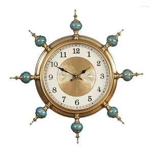ウォールクロックホームリビングルームデコレーションクラシッククラシックラグジュアリーヴィンテージデザイン大きな時計クォーツサイレントベッドルームアル装飾ウォッチ