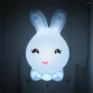 Luci notturne 4 colori Coniglio LED Luce Baby Sleeping Bunny Lampada EU / US Pulg-in Lampade da parete da comodino per la camera da letto dei bambini