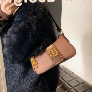Jesienne jesień i zima Nowa nisza moda w stylu koreańsko -crossbody torebka damska z poczuciem luksusowego 75% fabrycznej sprzedaży bezpośredniej