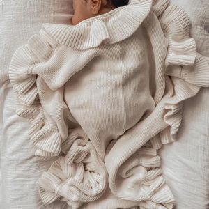 Filtar stickat baby swaddle filt för födda barn tillbehör ruffle barnvagn sängkläder föremål spädbarn tupplur säng täckning