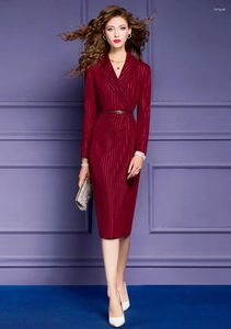 Sıradan elbiseler zarif çizgili resmi blazer kadınlar için 2024 Sonbahar Kış uzun kollu parti vestidos kırmızı siyah artı boyutu cüppeli