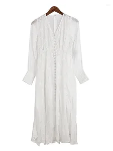Vestidos casuais mulheres branco com decote em v vestido de comprimento médio verão flor bordado senhoras duas peças único breasted longo robe conjunto