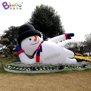 Balanços Persoalizados 6x4.2mH publicidade gigante inflável boneco de neve de Natal inflação deitado personagem de neve de desenho animado para decoração de parque ao ar livre