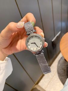 AAA Designer Women's Watch Watch Quartz Movement Alloy Casel with Diamond Small Red Book GC 01