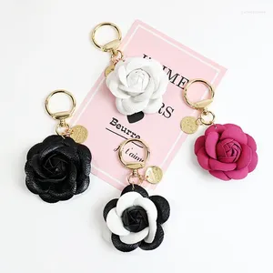 Keychains Sweet Sweet Synthetic Pu Leather Rose Camellia Flowers Keychain for Women Trinket Key Chains Ring Car Bag Pendent Charm D467