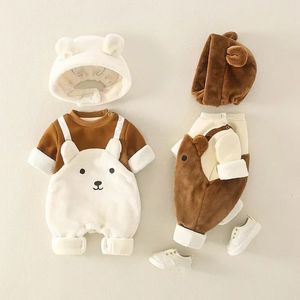 Vinterfödd babykläder Plush Warm Strap Jumpsuits Söta björnflickor pojkar romper koreansk stil långsluten småbarn uppsättningar 240125