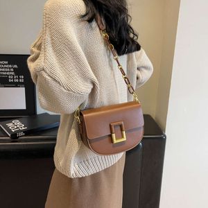 Um nicho de textura corrente nas axilas para as mulheres novo high end sela saco simples ombro único crossbody vendas diretas da fábrica