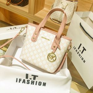 Hongkong Nowy oryginalny skórzany koszyk warzywny Summer Summer Summer Cross Crossbody Handheld Fashion Bucket Bag Factory Factory Sales