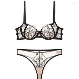 Set di reggiseni di grandi dimensioni 70-85BCD biancheria intima di pizzo ultrasottile scava fuori lingerie trasparente per le donne mutandine reggiseno push up ricamo sexy