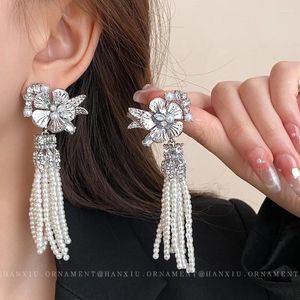 Dingle örhängen 2024 koreansk design mode silver färg metall pärla tofs elegant lång blomma droppörar kvinnliga