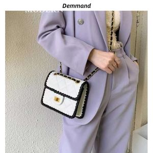 Novo design de nicho quadrado com uma sensação de luxo pequena fragrância bolsa de corrente com grade de diamante elegante ombro único crossbody vendas diretas da fábrica