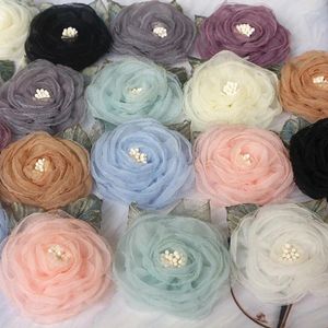 Dekorative Blumen 5 Teile/los 5,5 CM Handgemachte Organza Stoff Künstliche Rose Blume Mit Blättern Für Hochzeitskleid Brosche Dekor Kopfbedeckung