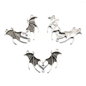 Charms 10st 25 40mm grossistmetall legering Bat Heart Animal Porous Connector för smycken som gör DIY Handgjort hantverk