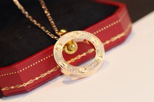 2024Männer und Frauen voller Diamanten Liebe Anhänger Halskette Modedesigner Titan Stahl Halskette Valentinstag Geschenk Luxus SchmuckQ4