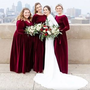 2024 Bourgogne Plus Size Bridesmaid Dresses Velvet långa ärmar Golvlängd Scoop Neck Beach Wedding Gästklänningar Custom Made Made