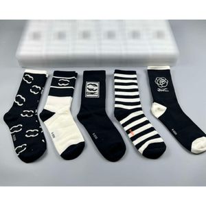 Chanells Designer Luxury Channel Socks Fashion Mens and Womens Casual Cotton Bortable 5 Par Sock med Box 02104