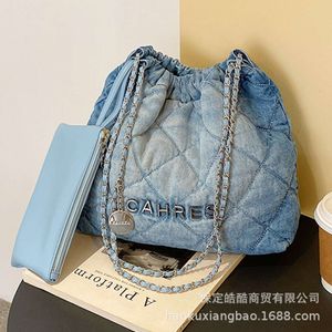 Denim coreano da donna nella nuova borsa a secchiello a catena alla moda Versatile e di nicchia, spalla singola di grande capacità, ascellare, vendite dirette in fabbrica